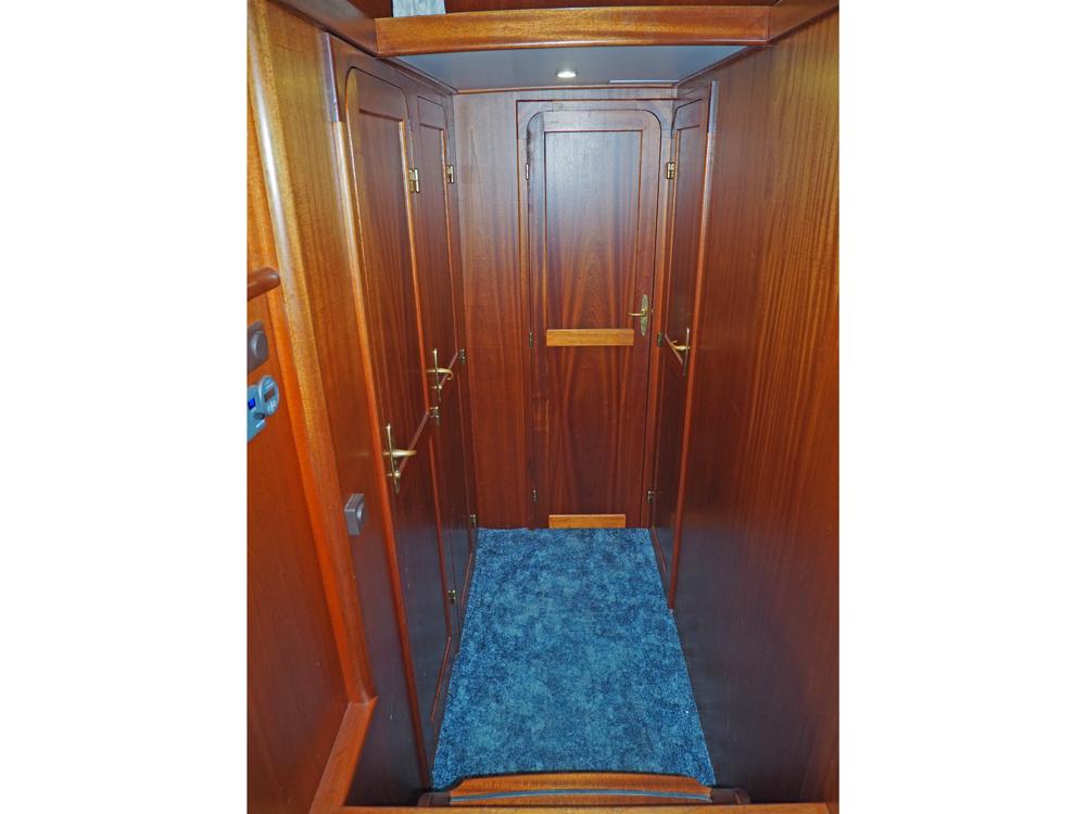 Cabin en avant, H&eacute;bergements